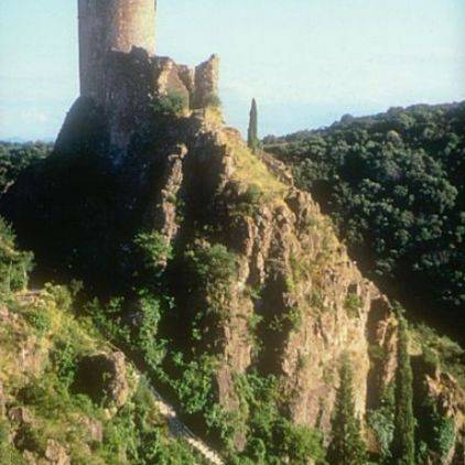 Les châteaux cathares à 10 km du camping. Voyage dans l'histoire médiévale...