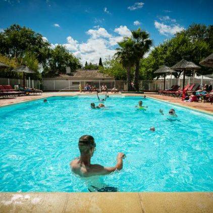 Profitez de notre piscine pendant la saison près de Carcassonne